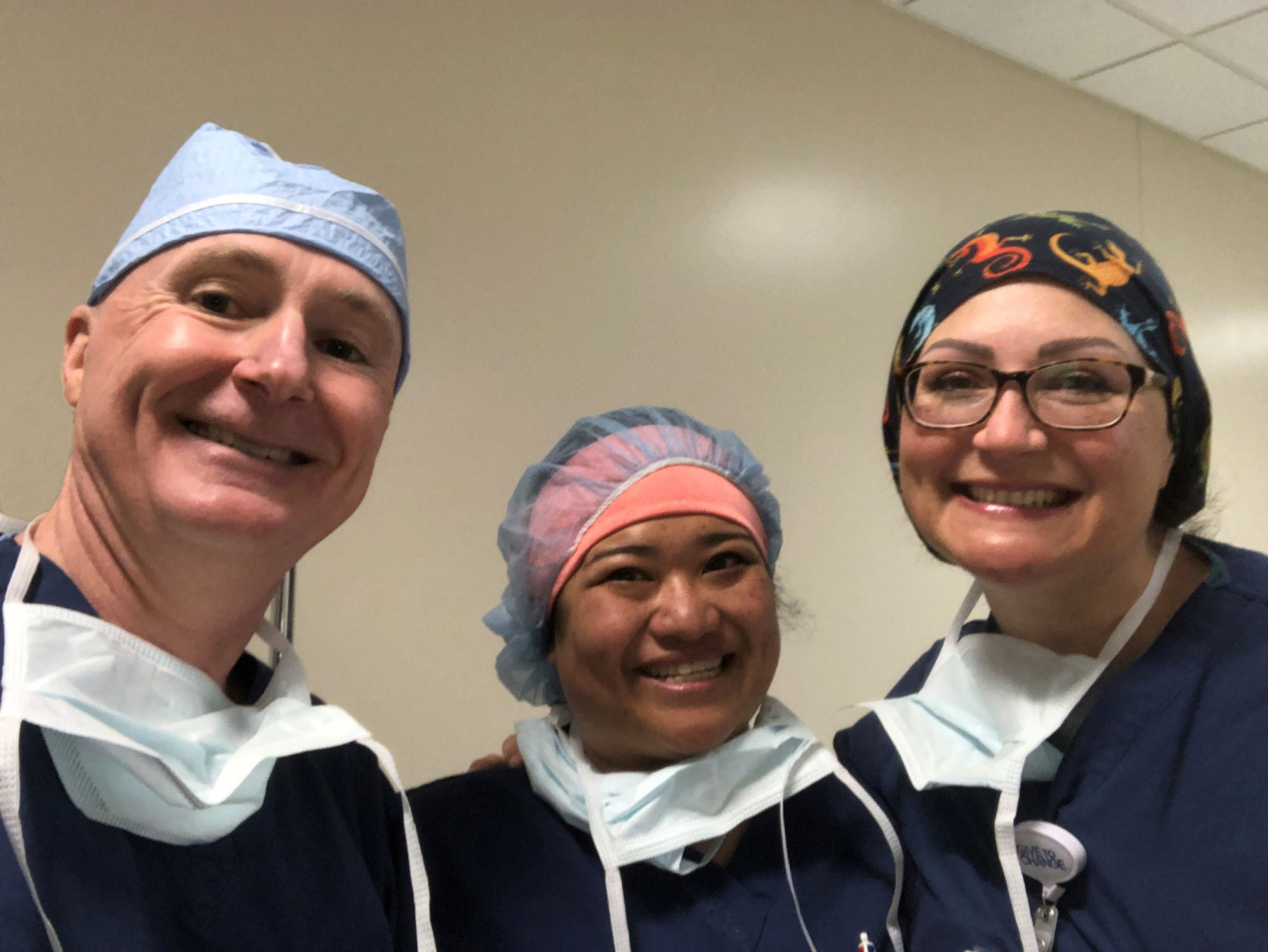 Photo of Dr. Kelly Kunkel with OR team members.